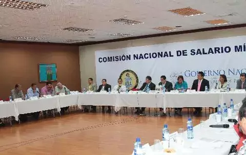Empresarios proponen hasta B/ 445 de salario mínimo