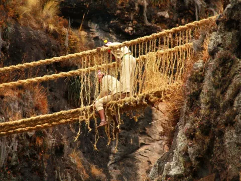 El puente Q'eswachaka, tradición inca que resiste la modernidad en Perú