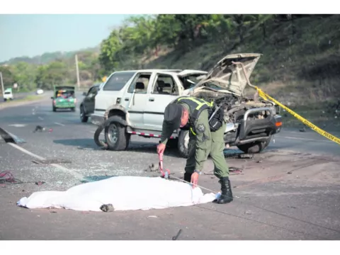 Peatones inconscientes provocan mayoría de atropellos en las calles 