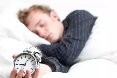 Dormir pocas horas aumenta el sobrepeso