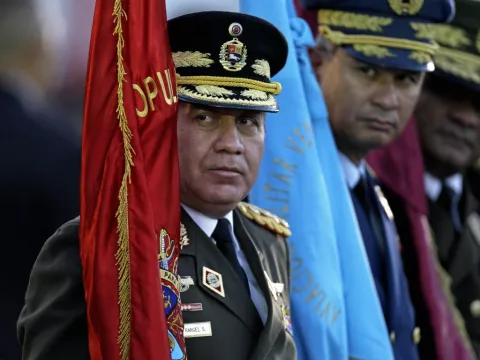 Defensa pide que violentos "se abstengan" de actuar en comicios venezolanos