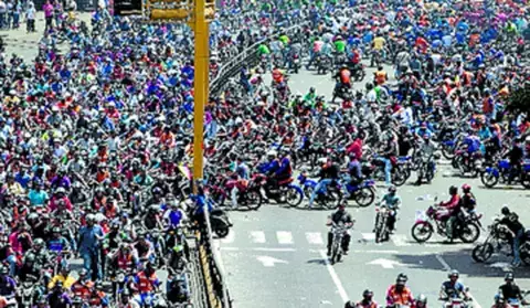 Motoristas protestan en Caracas contra proyecto  