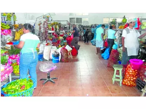 Vendedores piden apoyo para comercializar rubros 