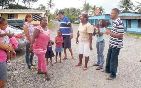 Nuevos dueños quieren expulsar de sus terrenos a moradores de María Chiquita 