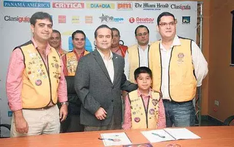 Niño símbolo invita a apoyar la Teletón 