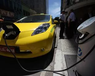 Comenzarán a funcionar los primeros taxis eléctricos