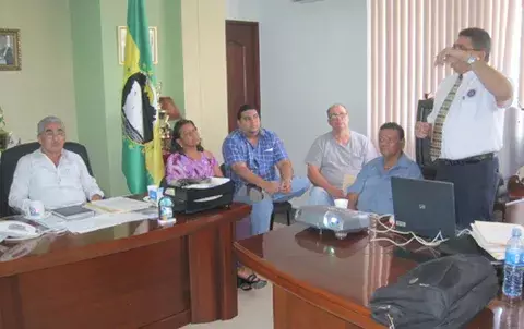 Transportistas y autoridades acordaron no aumentar el pasaje hacia Puerto Caimito