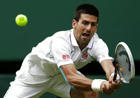 Djokovic y Federer avanzan con paso firme en Wimbledon