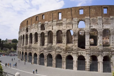 Coliseo romano se inclinó 40 centímetros