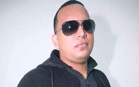 Predikador viaja a París para “show” 