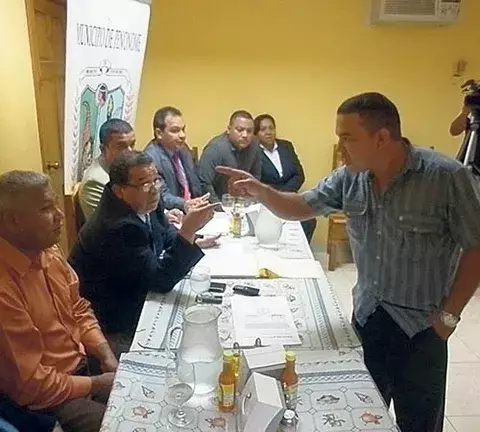 Familia molesta por lío de tierras casi golpea al alcalde de Penonomé 