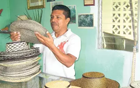 Origen del sombrero pinta’o provoca diferencias en Coclé    