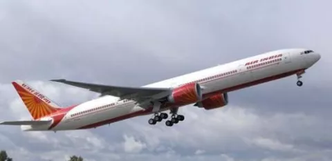 Pilotos dejaron a auxiliares al mando de avión mientras dormían