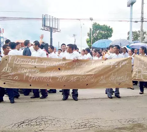 Docentes y estudiantes de la Normal JDA desafían al Meduca y siguen en paro 