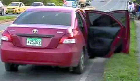 Policías involucrados en incidente siguen detenidos 