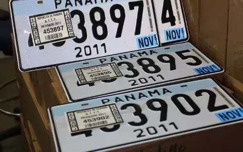 Alcaldía inicia entrega de placas de noviembre