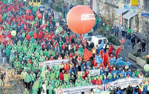 Sindicatos belgas se van a huelga para protestar contra  planes de austeridad 