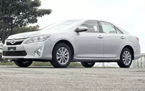 Camry híbrido, un   ecológico muy confortable y lujoso 