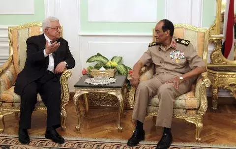 Abás analiza con el jefe de la junta militar egipcia el proceso de paz