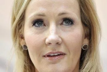 Novela para adultos de Rowling recibe buenas críticas