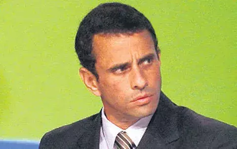 Henrique Capriles figura favorito  