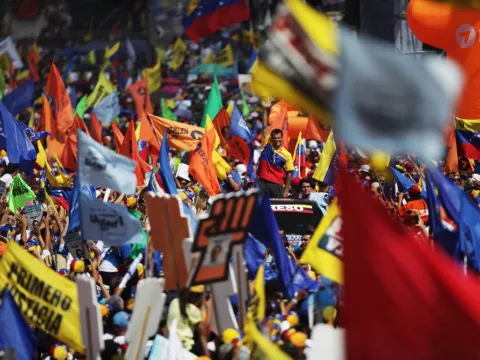 Venezolanos residentes en España llaman a votar