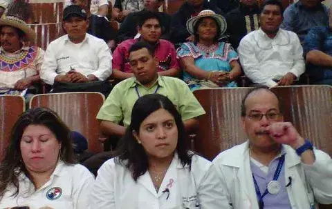 Médicos ingresan al hemiciclo, afuera la multitud fue reprimida