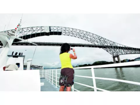 Travesía por el Canal, aventura e historia
