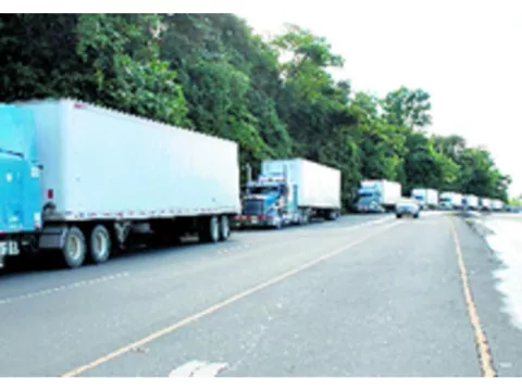 Camioneros se quejan 