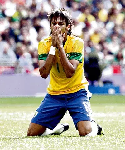 Santos espera que Brasil no utilice tanto a Neymar 