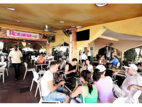 Visitar el Puerto Colón 2000 es  una aventura