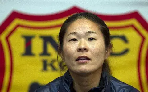 La Balón de Oro Homare Sawa admira a Xavi aunque la comparan con Messi