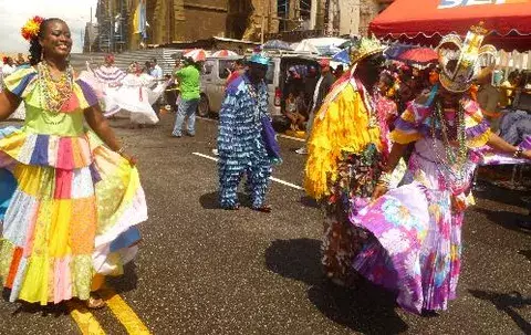 Protestas, marchas y peleas pintaron el desfile patrio en Colón