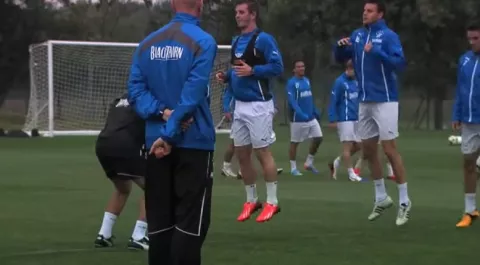 Tremendo susto se llevan futbolistas por un trueno