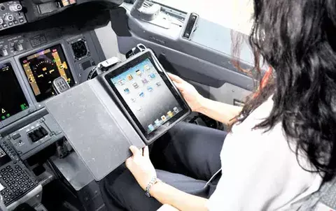 iPads reemplazan   manuales de vuelo  