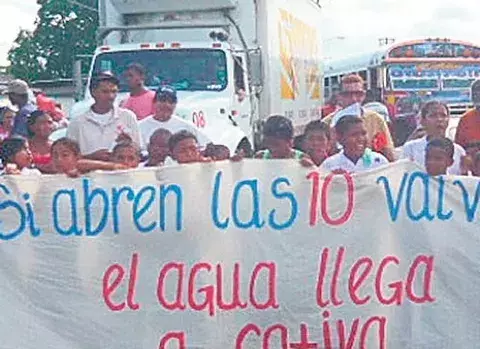 Moradores de Cativá  exigen   suministro de agua potable 