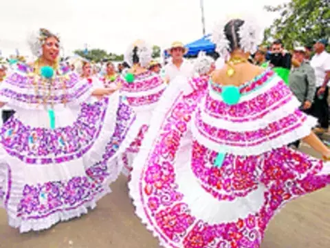  Visitantes dejan buenas ganancias para artesanos y comerciantes  