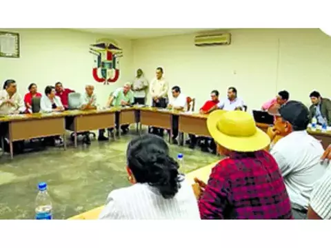   Los afectados igualmente  piden becas para sus  hijos  