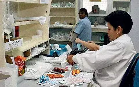  Limitada cantidad de farmacéuticos 
