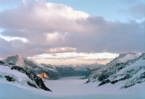 Un glaciar devuelve los cadáveres de tres hermanos