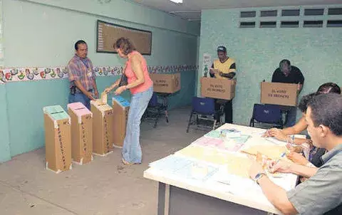 Constituyente ya tiene junta directiva 