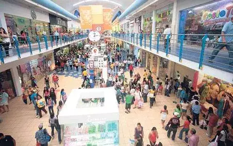 Consumidores cargan con  el peso de  ingresos tributarios  
