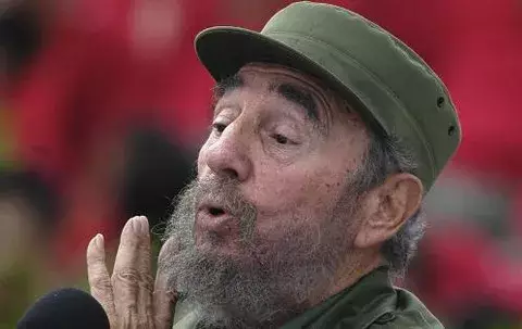 Fidel Castro dice que la postura de EEUU con agentes cubanos es insostenible