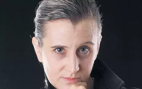 Una mujer en  piel de  vampiro 