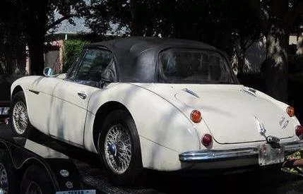 Hombre recupera automóvil robado hace 42 años