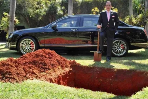 Enterrará su costoso auto para poder usarlo en la otra vida