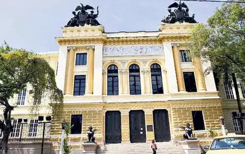 Se reanudan las clases en el Instituto Nacional 