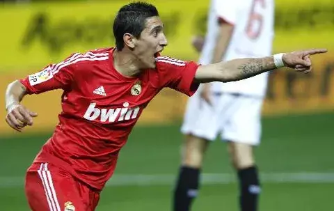 El Madrid desplaza al Barcelona del liderato después de arrollar al Sevilla