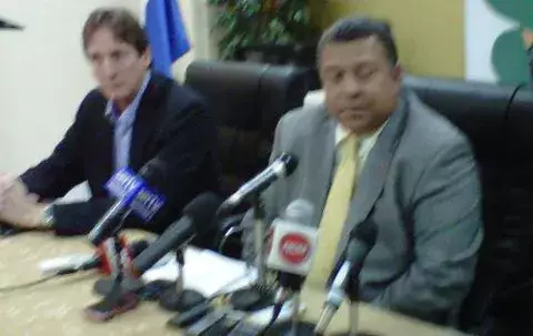Autoridades de salud hacen un llamado a gremios médicos para que finalice paro 