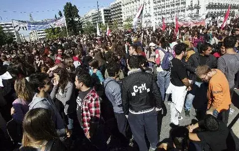 Unos 125.000 manifestantes protestan en Grecia